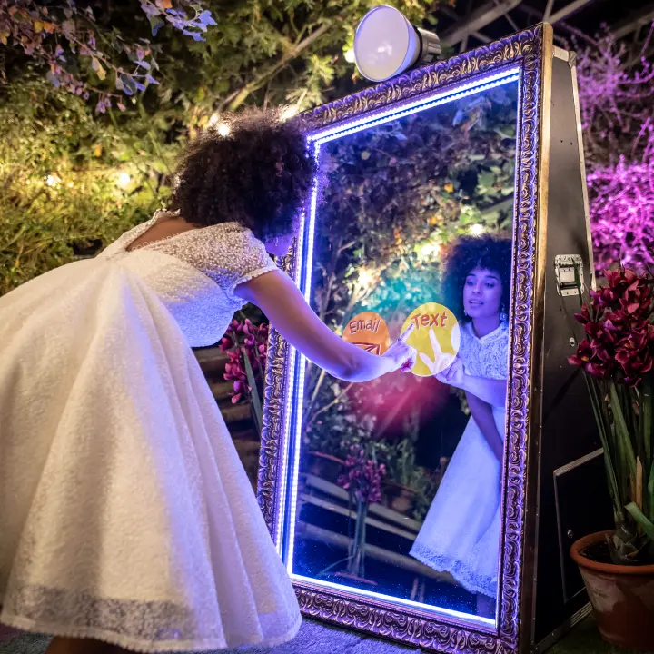 magic mirror booth